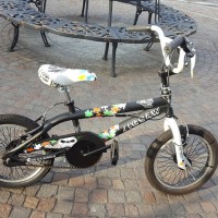 Bmx in alluminio, ruote del 16", leggera e robusta, adatta anche per acrobazie, ruote rinforzate, prolunghe ai perni delle ruote per appoggio, manubrio girevole 360°, freni v-brake