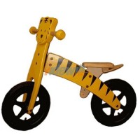 Prima bici in legno, versione "Tigre", di fabbricazione tedesca. Telaio e sellino regolabili. Adatto a bambini dai 3 ai 4 anni.